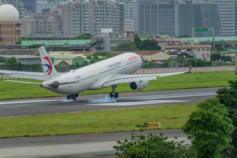 מטוס סילון בנחיתה קשה