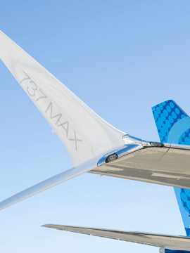 למה למטוסים יש קצות כנף מעוקלים (Winglets)? מדריך מקצועי