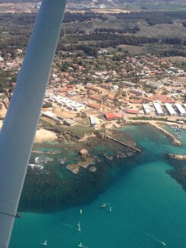איך לבחור טיסת חוויה מושלמת כמתנה? השוואה בין סוגי חוויות ואקסטרים
