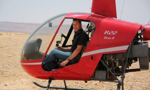 שיעור טיסה במסוק רובינסון R22